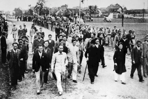 Chủ tịch Hồ Chí Minh với Quốc hội khóa I 
và bản Hiến pháp đầu tiên