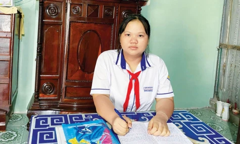 Nghị lực của cô học trò nhỏ và “cánh tay” nối dài từ những tấm lòng nhân ái