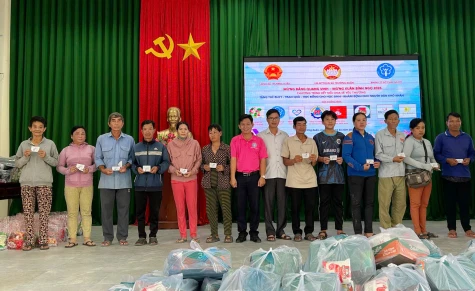 Xã Trường Xuân: Khám bệnh, cấp thuốc miễn phí và trao quà cho người dân