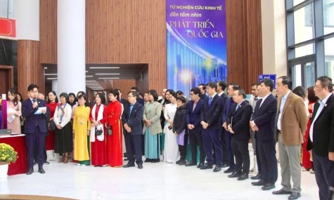 Exhibition towards 96th anniversary of founding of CPV opens