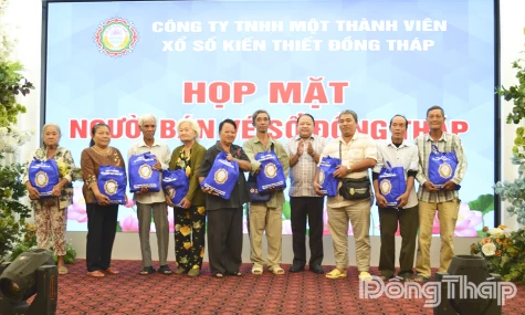 Ấm áp họp mặt người bán vé số phường Đạo Thạnh