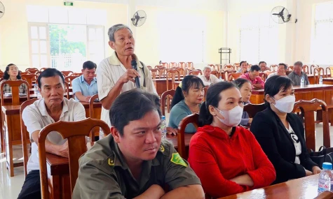 Cử tri xã Vĩnh Bình ý kiến về việc tách thửa đất