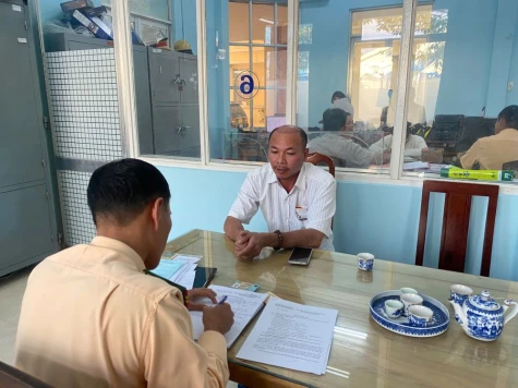 Khởi tố, tạm giam tài xế xe khách đuổi theo xe tải sau va chạm