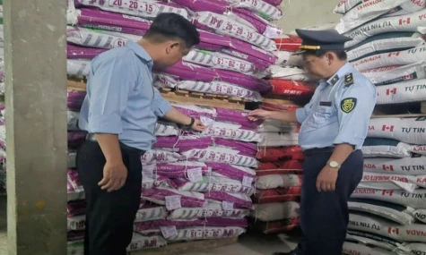 Xử phạt 1 doanh nghiệp kinh doanh phân bón tại xã Vĩnh Bình