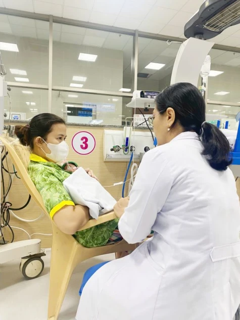 ien Giang General Hospital has successfully treated an extremely preterm newborn who was born at 27 weeks of gestation with a birth weight of only 1 kilogram.