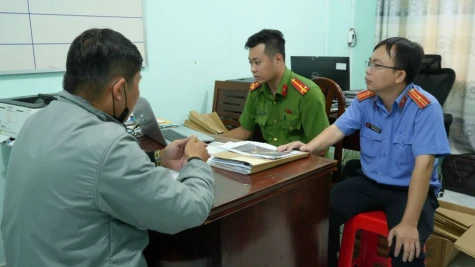 Khởi tố, tạm giam thêm tài xế xe tải trong vụ rượt đuổi với xe khách khiến hành khách hoảng loạn