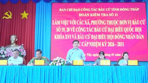 Đồng chí Trần Văn Dũng kiểm tra công tác bầu cử tại đơn vị bầu cử số 19 và 20