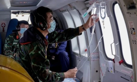 Trực thăng bay xuyên đêm cứu chàng trai hôn mê ở Trường Sa