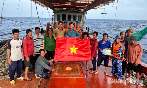 Những con tàu nơi tuyến đầu gửi niềm tin về Đại hội XIV của Đảng