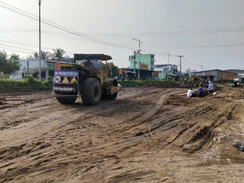 Xã Ngũ Hiệp khởi công nâng cấp sân vận động và đường Xẻo Lá