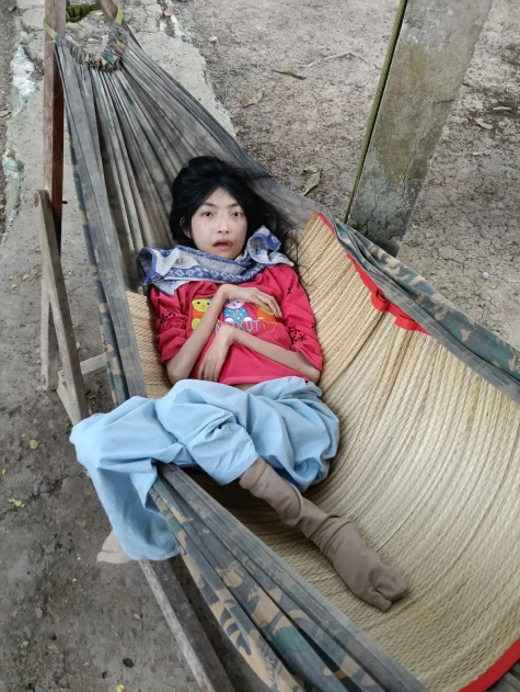 17 năm - Cuộc đời gắn liền trên chiếc võng