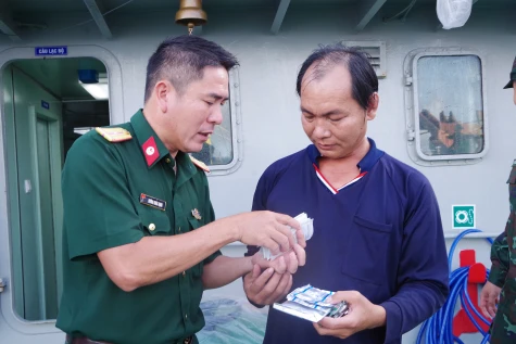 Từ biển khơi, gửi trọn niềm tin 
về Đại hội XIV của Đảng