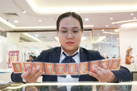 Thị trường bạc sôi động và... rủi ro