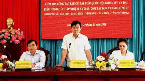 Đồng chí Nguyễn Văn Mười kiểm tra  công tác bầu cử các xã thuộc Đơn vị bầu cử số 27