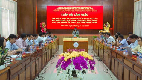 Đồng chí Nguyễn Thị Kim Tuyến kiểm tra công tác chuẩn bị bầu cử tại Đơn vị bầu cử số 5 và số 6