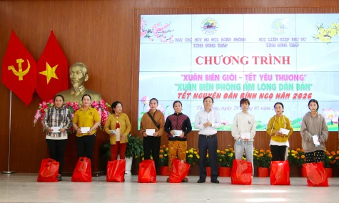 Hơn 3 tỷ đồng chăm lo Tết cho cán bộ, chiến sĩ và người dân biên giới