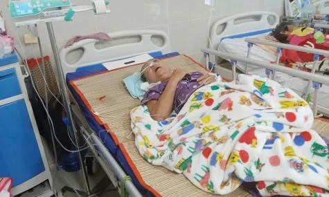 Xót xa cảnh 5 người trong gia đình nghèo, bị bệnh tật bủa vây