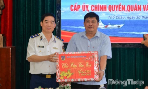 Bộ Tư lệnh Cảnh sát Biển Việt Nam thăm, chúc Tết quân, dân tại đảo Thổ Chu