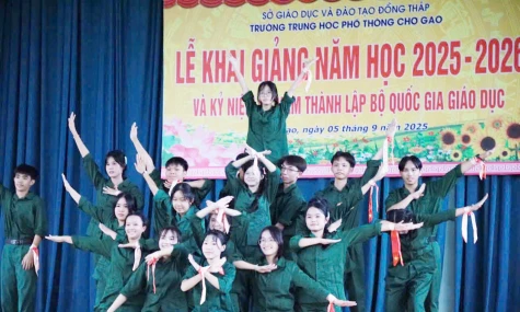 Góp phần xây dựng môi trường 
giáo dục toàn diện