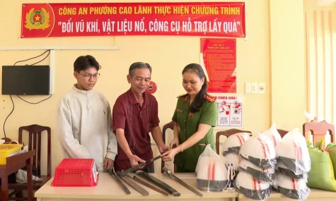Phường Cao Lãnh: Chương trình “Đổi vũ khí, vật liệu nổ, công cụ hỗ trợ lấy quà”