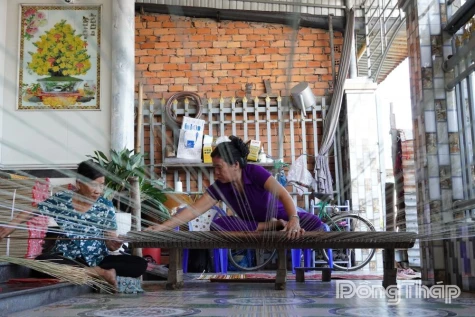 Người góp phần “giữ lửa” nghề dệt chiếu truyền thống