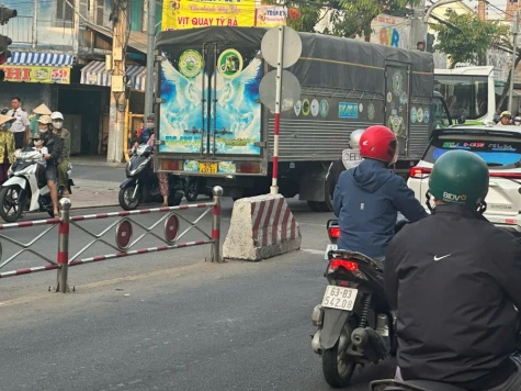 Xe tải lấn trái chiều tông cụ ông tử vong