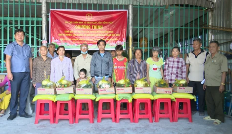 Xã Bình Thành: Tặng 110 phần quà tết cho hộ nghèo, cận nghèo