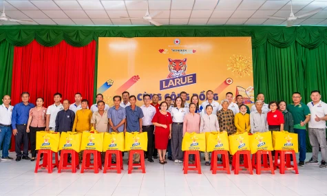 Hướng về năm mới tấn tới, Larue triển khai chương trình cùng cộng đồng đón Tết an vui