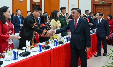 Thường trực Ban Bí thư Trần Cẩm Tú gặp mặt 96 Bí thư chi bộ xuất sắc