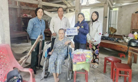 Bạn đọc hỗ trợ gia đình 5 người bệnh tật hơn 22 triệu đồng