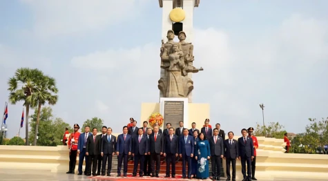 Tổng Bí thư Tô Lâm đặt vòng hoa tại Đài Độc lập, Đài tưởng niệm cố Quốc vương Norodom Sihanouk, Đài Hữu nghị Campuchia-Việt Nam tại Phnom Penh