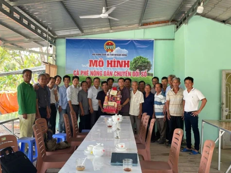 Xã Tân Nhuận Đông: Ra mắt mô hình “Cà phê Nông dân chuyển đổi số”