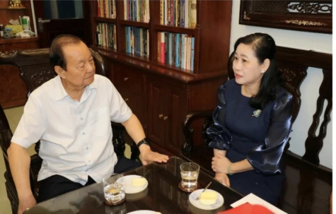 Chủ tịch HĐND tỉnh Đồng Tháp thăm, chúc tết các nguyên lãnh đạo Đảng, Nhà nước