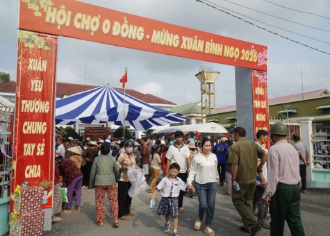 Xã Tân Phú Trung: “Phiên chợ Xuân yêu thương 0 đồng” trao 1.895 phần quà cho các hoàn cảnh khó khăn