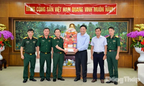 Quân đoàn 34 thăm, chúc tết Tỉnh ủy Đồng Tháp