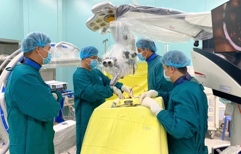 Bệnh viện Đa khoa Đồng Tháp phẫu thuật thành công ca hẹp ống sống cổ phức tạp