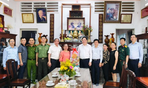 Chủ tịch UBND tỉnh thăm, chúc tết phường Đạo Thạnh và gia đình chính sách