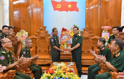 Tiểu khu Quân sự tỉnh Pray Veng thăm, chúc tết tại Bộ Chỉ huy Quân sự tỉnh Đồng Tháp