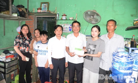 Công ty TNHH MTV Xổ số kiến thiết Tiền Giang: Tặng học bổng 40 triệu đồng cho em Đặng Nguyễn Tường Vy