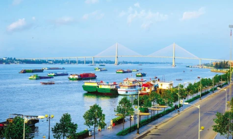 Dòng sông luôn chuyển động