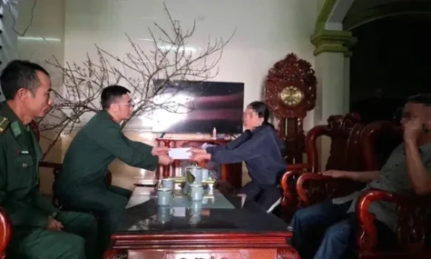 Nghệ An: Một tàu cá bị chìm trên biển, 3 thuyền viên được cứu sống