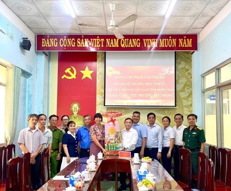 Phó Bí thư Thường trực Tỉnh ủy Phan Văn Thắng thăm, chúc tết Đảng ủy phường Mỹ Phong