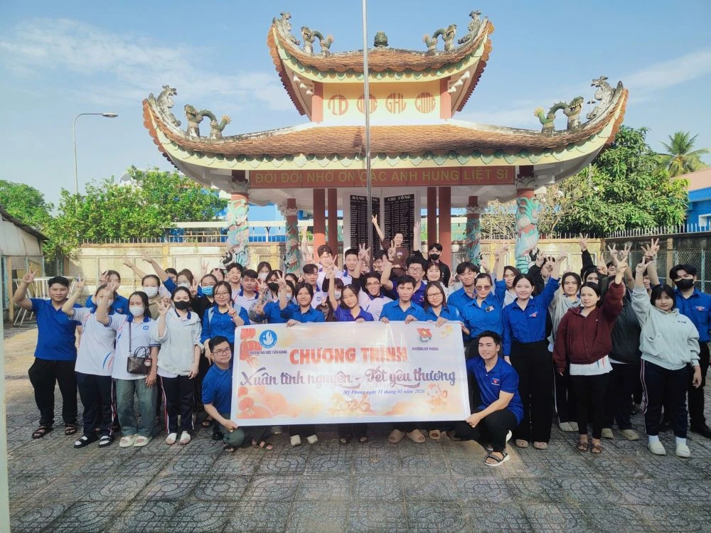 Sức trẻ chung tay dệt sắc xuân