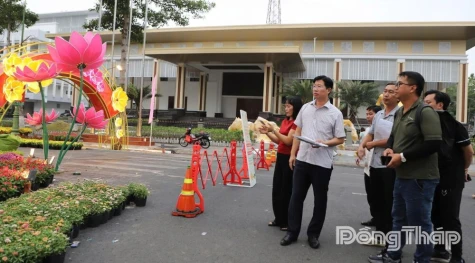 Vice Chairman Huynh Minh Tuan Inspects Progress Of Cao Lanh Spring Flower Street
