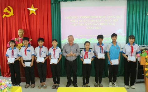 Đồng Tháp: Xuân yêu thương đến với trẻ em nghèo