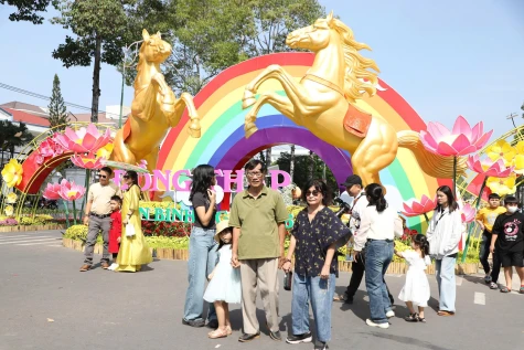Chiêm ngưỡng hình hài, sắc thái linh vật ngựa tại tỉnh Đồng Tháp