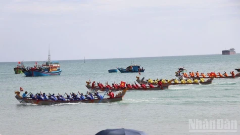 Độc đáo Lễ hội đua thuyền Rồng của ngư dân Cà Ná