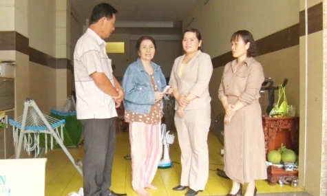 Phường Cai Lậy: Thăm hỏi, hỗ trợ gia đình bị thiệt hại do hỏa hoạn