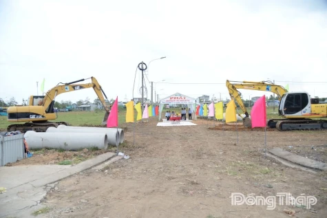 A bustling working atmosphere has returned across enterprises and organizations throughout Dong Thap Province. Amid the vibrant spirit of the new year, the business community is demonstrating determination, strong efforts, and high expectations for a successful year ahead.