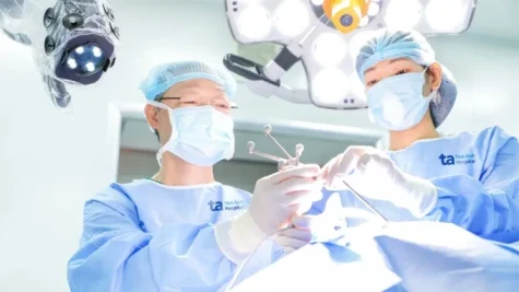 Việt Nam có kỷ lục châu Á về phẫu thuật u não, đột quỵ bằng Robot AI